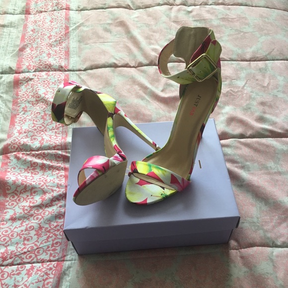 Claire Heeled Sandal with an Ankle Strap - Picture 4 of 4